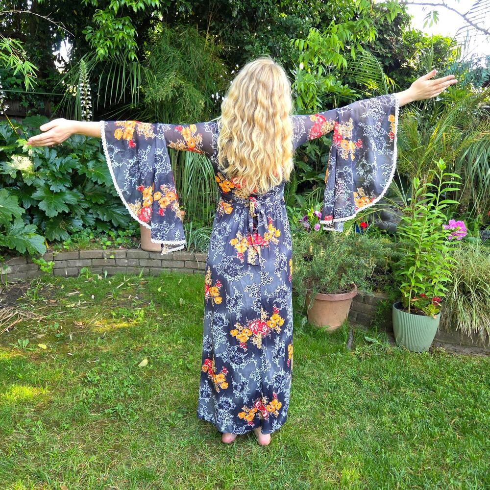 Young Edwardian Vintage 70s Prairie Dress Size S 9 Black Bell Sleeves Hippie